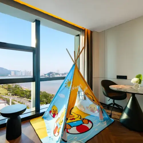 B.Duck 家庭房（B.Duck 設施 + 65 吋投影電視 + 兒童友善）