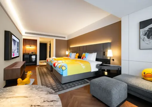 B.Duck 家庭房（B.Duck 设施 + 65 英寸投影电视 + 儿童友好）