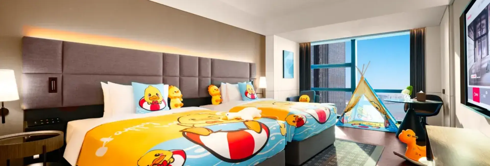 B.Duck 家庭房（B.Duck 設施 + 65 吋投影電視 + 兒童友善）