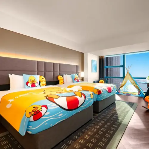 B.Duck 家庭房（B.Duck 設施 + 65 吋投影電視 + 兒童友善）