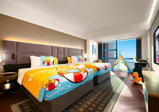 B.Duck 家庭房（B.Duck 設施 + 65 吋投影電視 + 兒童友善）