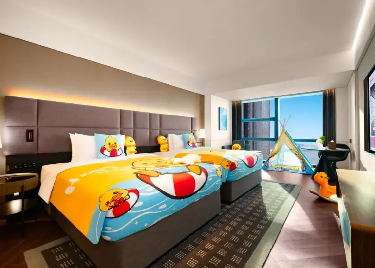 B.Duck 家庭房（B.Duck 設施 + 65 吋投影電視 + 兒童友善）