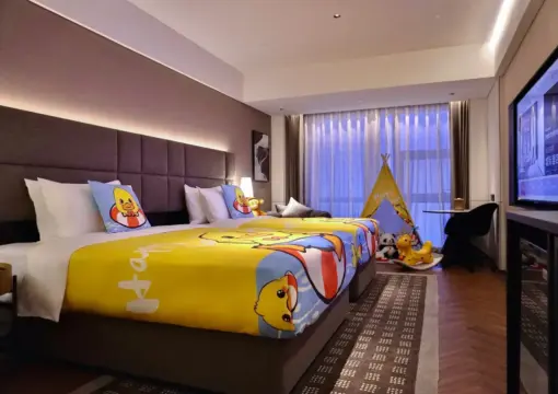 B.Duck 家庭房（B.Duck 设施 + 65 英寸投影电视 + 儿童友好）