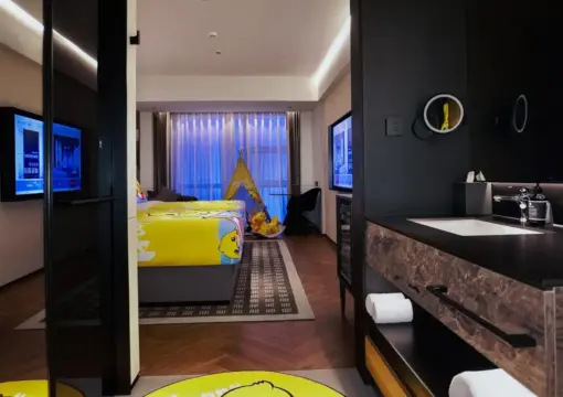 B.Duck 家庭房（B.Duck 设施 + 65 英寸投影电视 + 儿童友好）