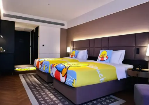 B.Duck 家庭房（B.Duck 设施 + 65 英寸投影电视 + 儿童友好）