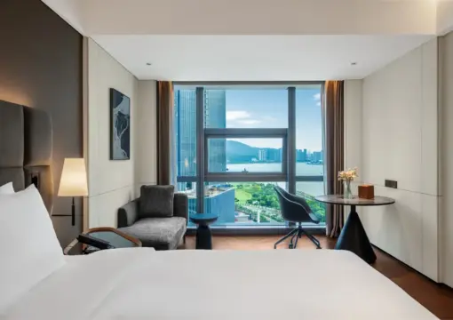 城际豪华海景房 – 大床